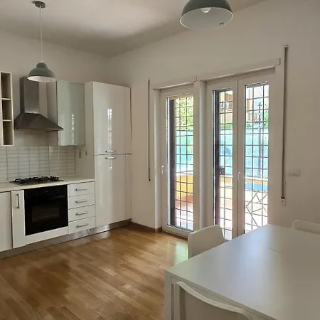 Roberta Vatican Flat *