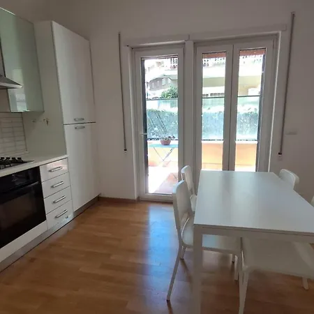 Roberta Vatican Flat *