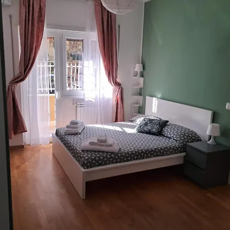 Roberta Vatican Flat * Řím