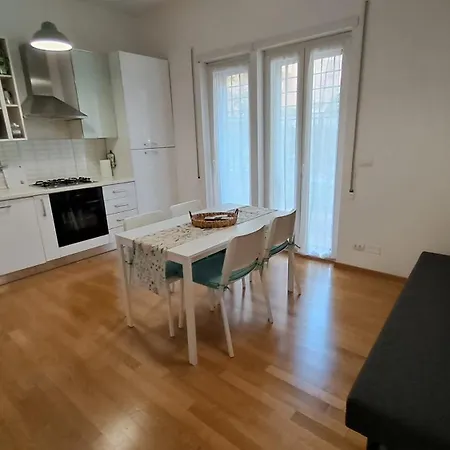 Roberta Vatican Flat *